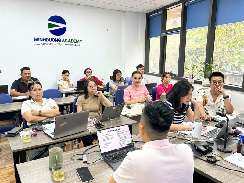 Bạn có thể đến công ty để thực hành bất cứ lúc nào dưới sự hỗ trợ của giáo viên