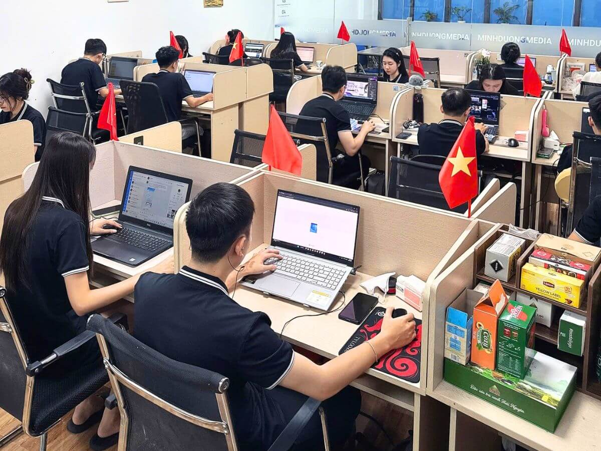 Học viên được học và thực hành trực tiếp tại công ty Agency quy mô, đã từng thực chiến trên 500+ dự án